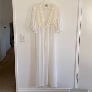 In Bloom by Jonquil “Pearls & Lace” robe
